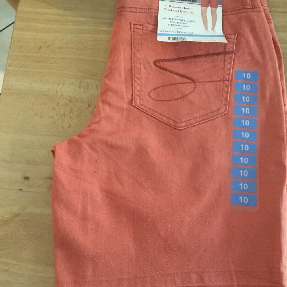 SEVEN7 WEEKEND BERMUDA SHORTS NWT - COLOR - MARSALA SIZE - 10 - Picture 3 of 3